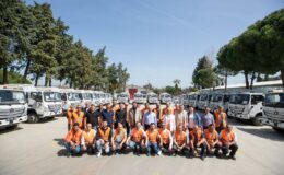 İzmir Büyükşehir Belediyesi Filosuna 56 Yeni Yol Süpürme Aracı Ekledi