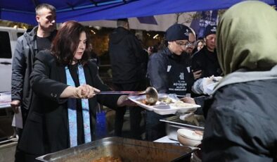 Aydın Büyükşehir Belediyesi tarafından kurulan iftar sofraları binlerce Aydınlıyı bir araya getirmeye devam ediyor