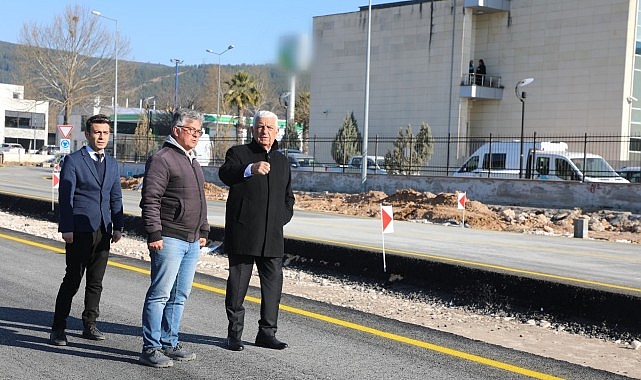 Başkan Gürün Menteşe’de Devam Eden Yol Çalışmasını İnceledi