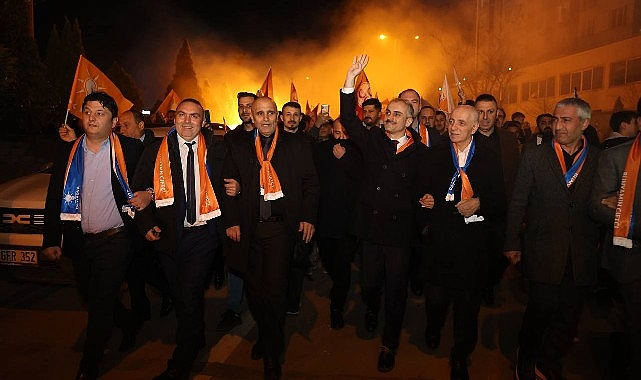 Çiftçi’den miting gibi açık hava toplantısı