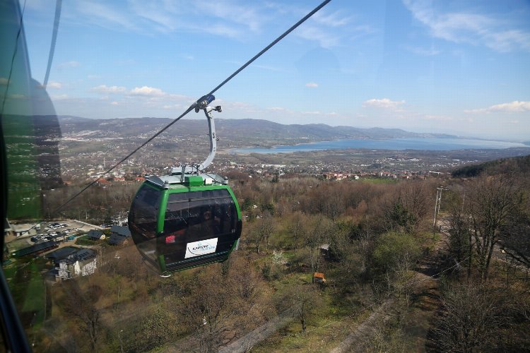 Kartepe'de teleferiğin ilk yolcusu 1 yaşındaki Mila bebek