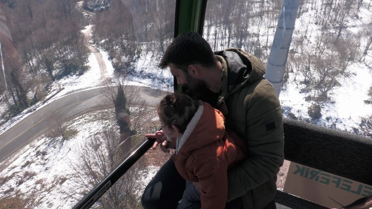 Kartepe'de teleferiğin ilk yolcusu 1 yaşındaki Mila bebek