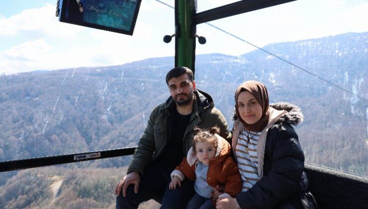 Kartepe’de teleferiğin ilk yolcusu 1 yaşındaki Mila bebek