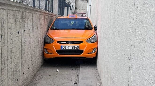 Alkollü Taksi Şoförü, Kaçarken Market Duvarına Sıkıştı!