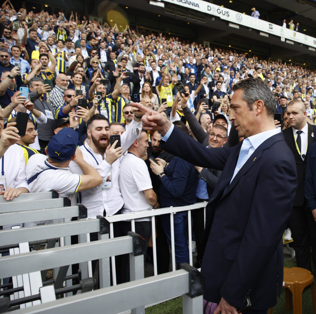 Fenerbahçe'de Olağanüstü Genel Kurul Toplantısı Başladı