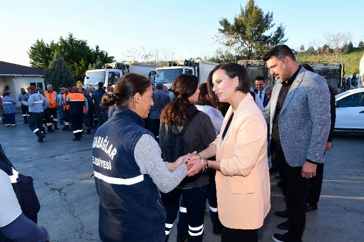 Başkan Kınay, Karabağlar Belediyesi çalışanlarıyla bayramlaştı