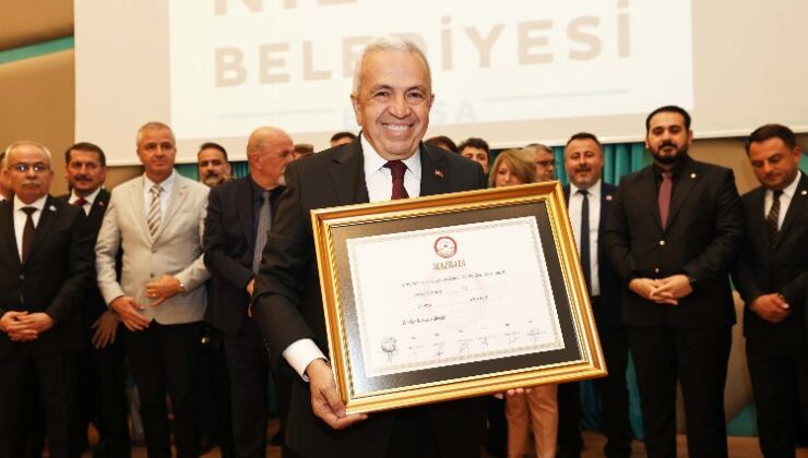 Bursa Nilüfer’de Şadi Özdemir mazbatasını aldı