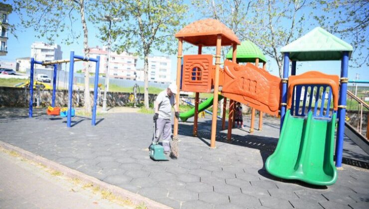 Çayırova’daki parklarda temizlik çalışmaları sürüyor