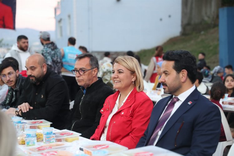 İzmit Belediyesi halk iftarı Terzibayırı Mahallesi’nde gerçekleşti