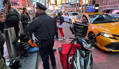Manhattan’ın işlek caddesinde kaza!