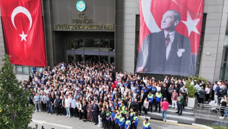 Manisa Büyükşehir Belediyesi personeli bayramlaştı