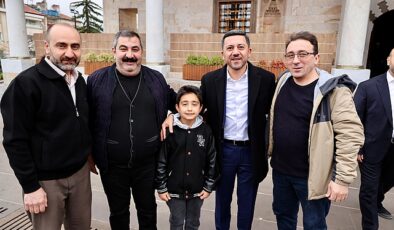 Nevşehir Belediye Başkanı Rasim Arı, bayram namazını Kurşunlu Camii’nde kılarak, namaz sonrası vatandaşlarla bayramlaştı