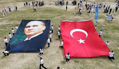 “19 Mayıs Atatürk’ü Anma Gençlik ve Spor Bayramı” Burhaniye’de çelenk töreni ve kutlama programı etkinlikleriyle başladı