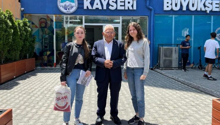 Başkan Büyükkılıç, Mevlana Kütüphanesi’nde gençlerle buluştu