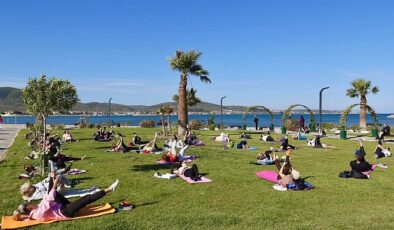 Burhaniye Özgürlük Parkı’nda bugün 08.30 itibarıyla alanında uzman eğitmenlerle sabah sporları başladı