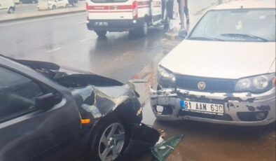 Düzce’de 3 aracın karıştığı kazada 4 kişi yaralandı