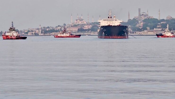 İstanbul Boğaz trafiği durdu!