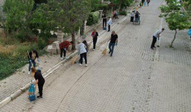 İzmir Güzelbahçe’de imece temizlik