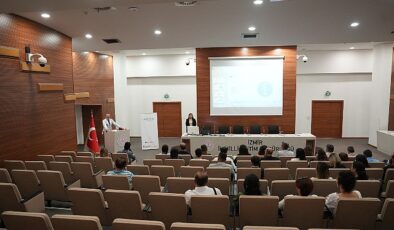 İzmir İl Milli Eğitim Müdürlüğü’nün yürüttüğü ‘DeThink’ projesi kapsamında oluşturulan teknoloji destekli platform, ortaokul öğretmenlerinin kullanımına sunuldu