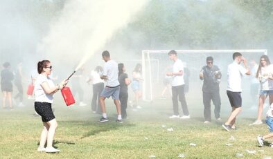 Öğrenciler Renk Festivali’nde stres attı