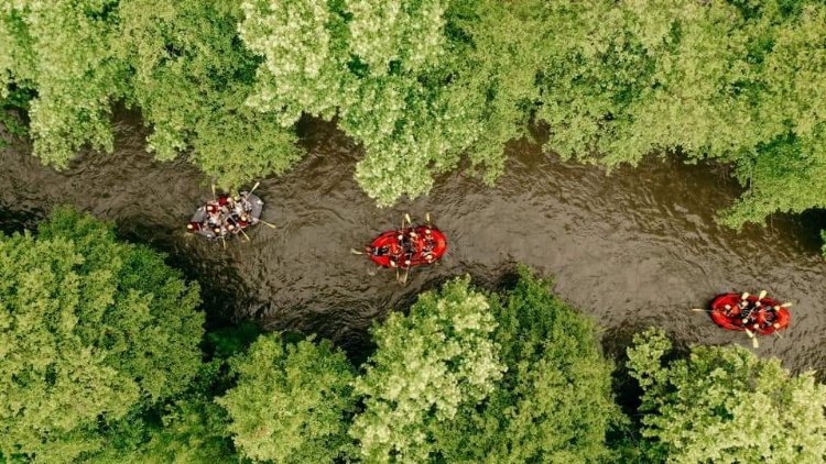 Orhaneli'nde liseli öğrenciler rafting yaptı 