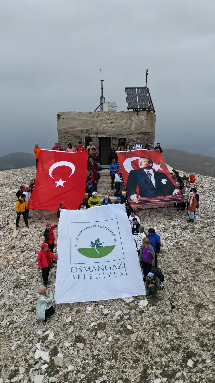 Osmangazili dağcılar 19 Mayıs’ı Uludağ zirvede kutladı