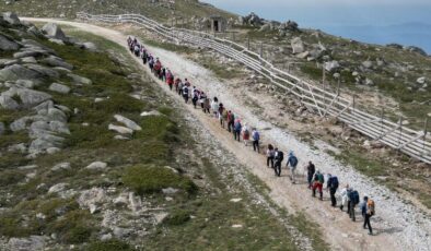 Osmangazili dağcılar 19 Mayıs’ı Uludağ zirvede kutladı