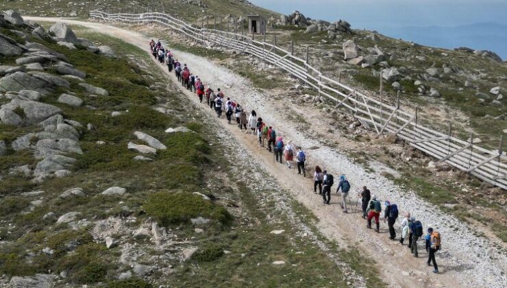 Osmangazili dağcılar 19 Mayıs’ı Uludağ zirvede kutladı