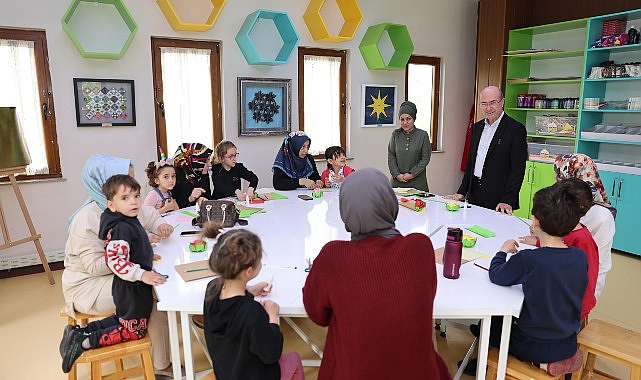 Selçuklu Sanat ve Tasarım Atölyesi’nde anne ve çocukları bir araya getiren Selçuklu Belediyesi, çocuklar ve annelerine unutulmayacak bir Anneler Günü anısı yaşattı