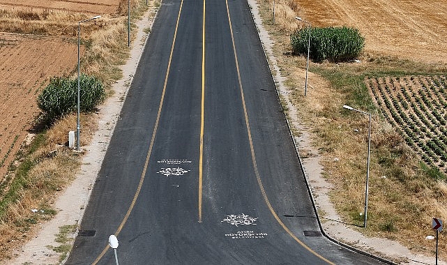 Aydın Büyükşehir Belediyesi, kent genelinde eş zamanlı olarak sürdürülen yol yapım çalışmalarına devam ediyor