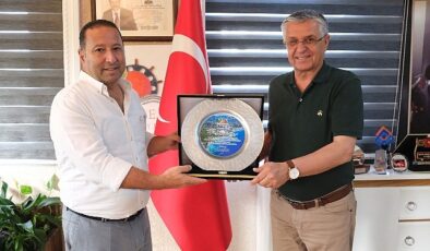 Başkan Topaloğlu’ndan Barış’a plaket