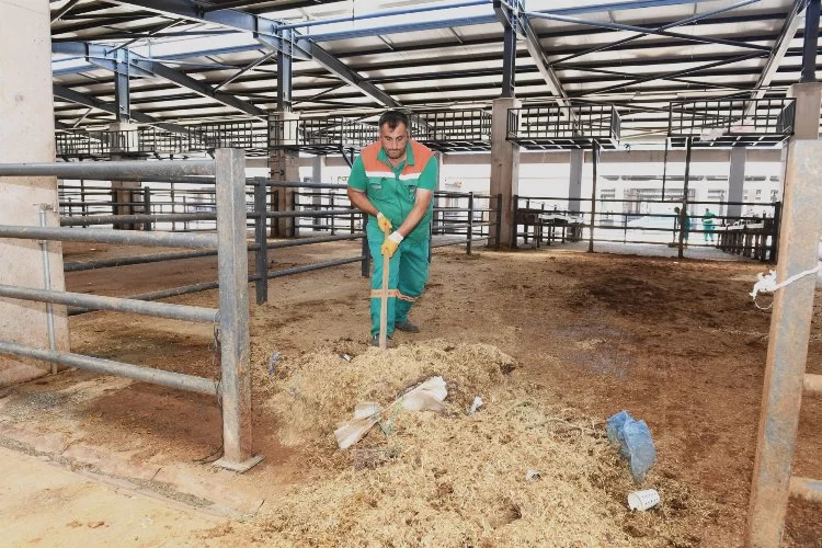 Bursa Osmangazi'de pazarlar temizlendi