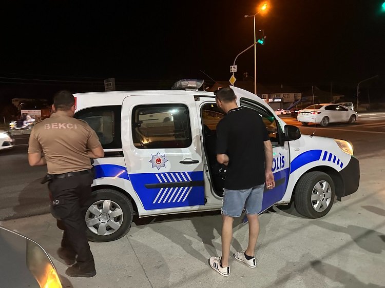 Düzce'de polisten kaçan alkollü sürücü yakalandı