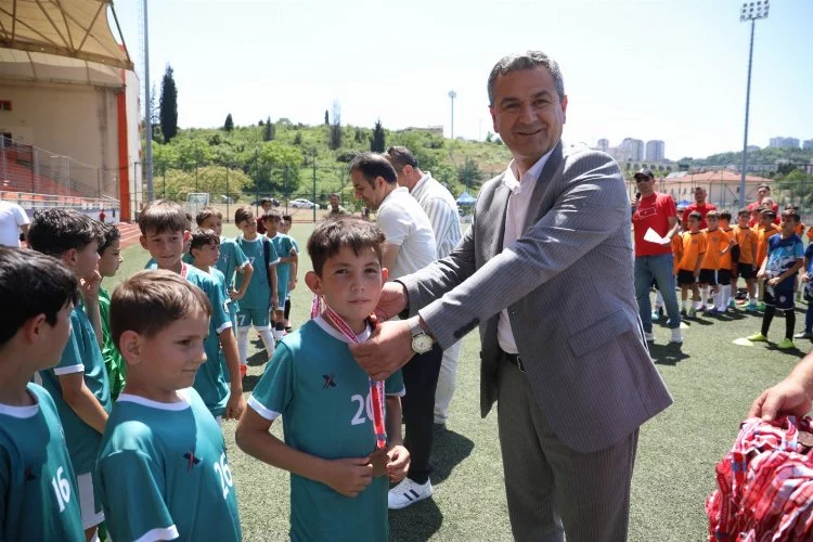 İzmitli gençler kurtuluş coşkusunu futbol şenliğinde doyasıya yaşıyor 