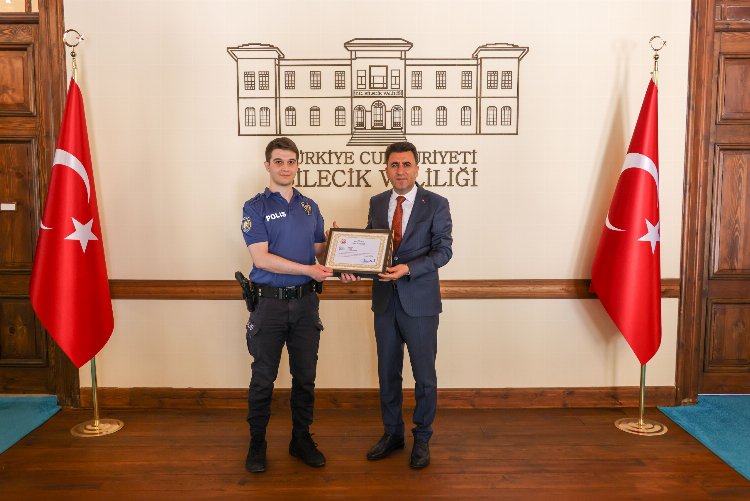 Kahraman polis ödüllendirildi