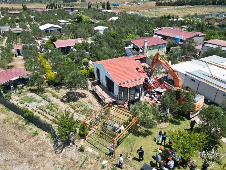 Seferihisar Belediye Başkanı'ndan tartışmalı yıkım kararı