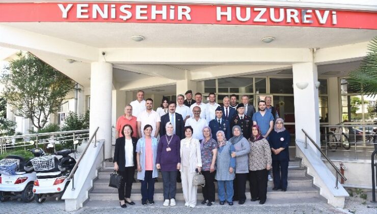 Yenişehir Halkı Belediye Meydanı’nda bayramlaştı