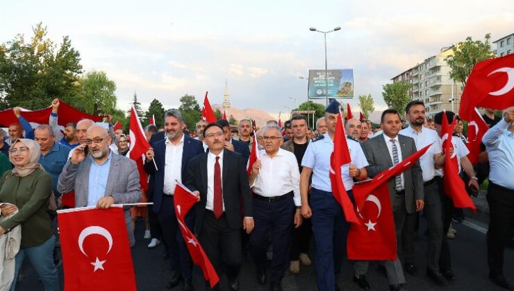 Başkan Büyükkılıç: “Kayseri’den haykırılan, hainlere gereken dersi vermenin sesidir”