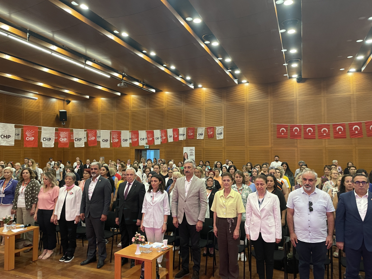 CHP Bursa İl Kadın Kolları Kongresi Merinos AKKM'de yapıldı