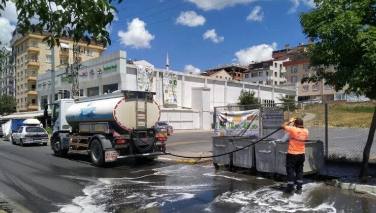 Gebze’de konteynerler dezenfekte ediliyor