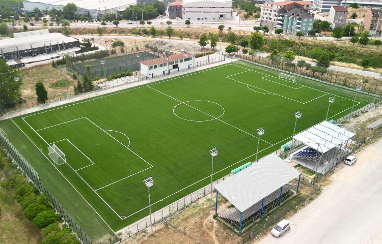 İnegöl'de Yeniceköy Futbol Sahası yenilendi