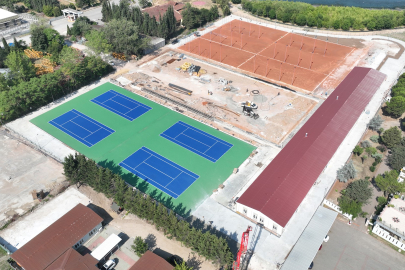 Kocaeli'de Tenis Merkezi’nde balon kortlar boyandı