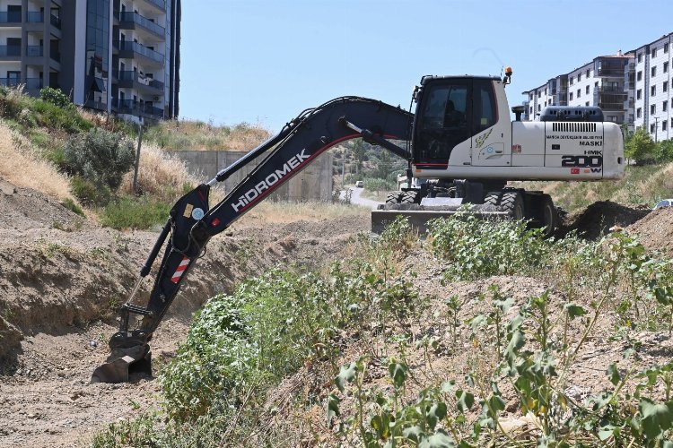 Manisa'da dere yatakları temizleniyor