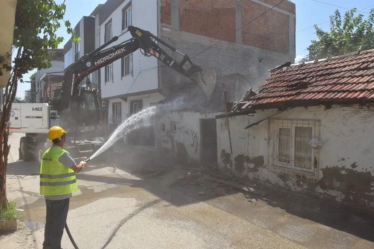 Yıldırım'da metruk binalara karşı çalışmalar devam ediyor