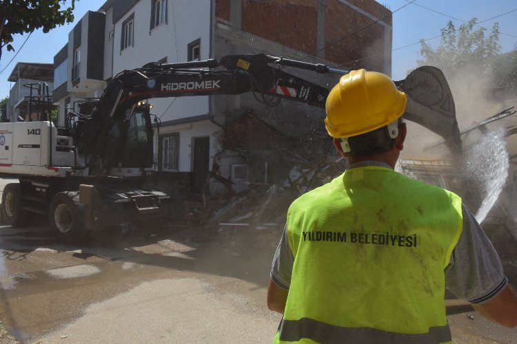 Yıldırım'da metruk binalara karşı çalışmalar devam ediyor