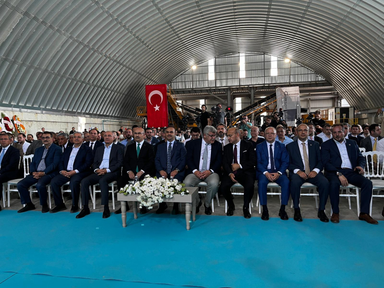 Bakan Kacır Bursa'da fabrika açılışına katıldı