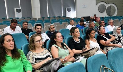 Bornova’da muhtarlara Kent Konseyi semineri