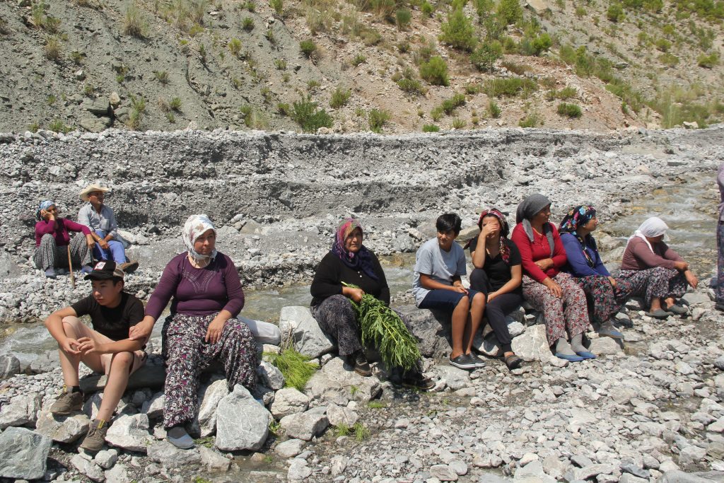 Fethiye’de Söğütlü köylüleri sularını HES’e vermemek için direniyor