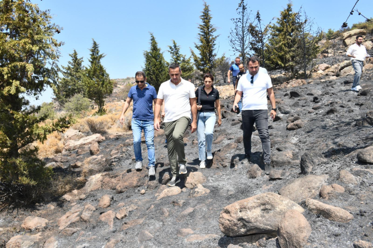 İzmir Çiğli'de Başkan Yıldız yangın bölgesinde