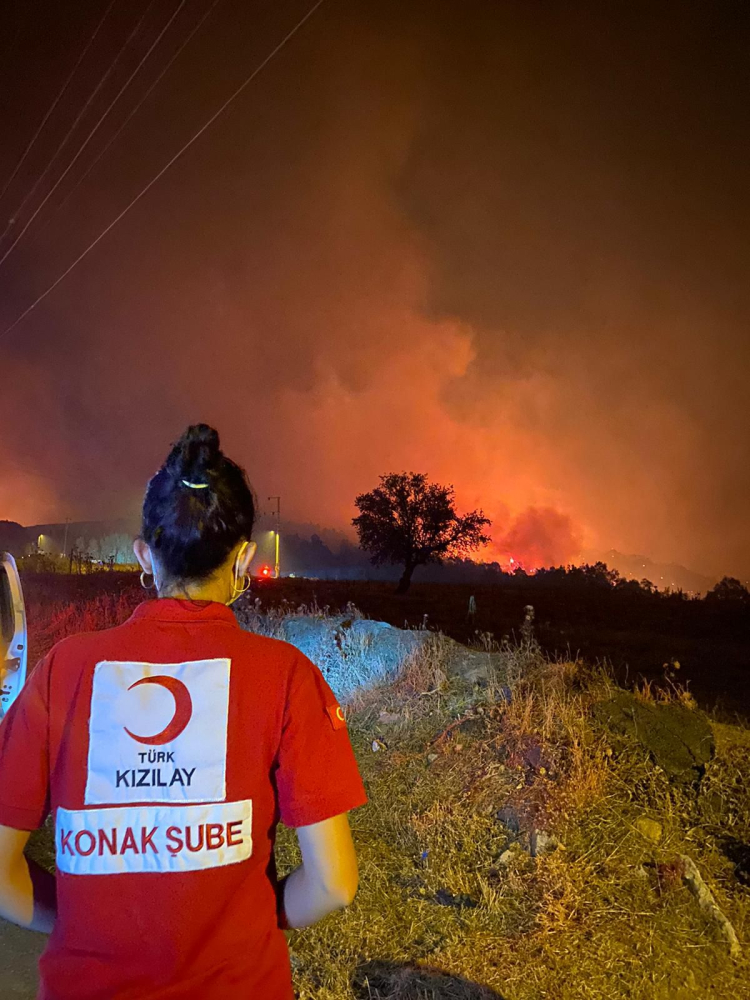 Kızılay Konak Şubesi'nden yangın seferberliği